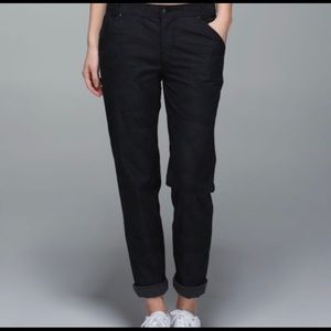 Lululemon Daytrip dark camouflage Boyfriend pants
